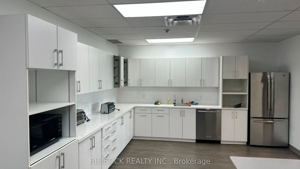 690 Dorval Drive 425, Oakville