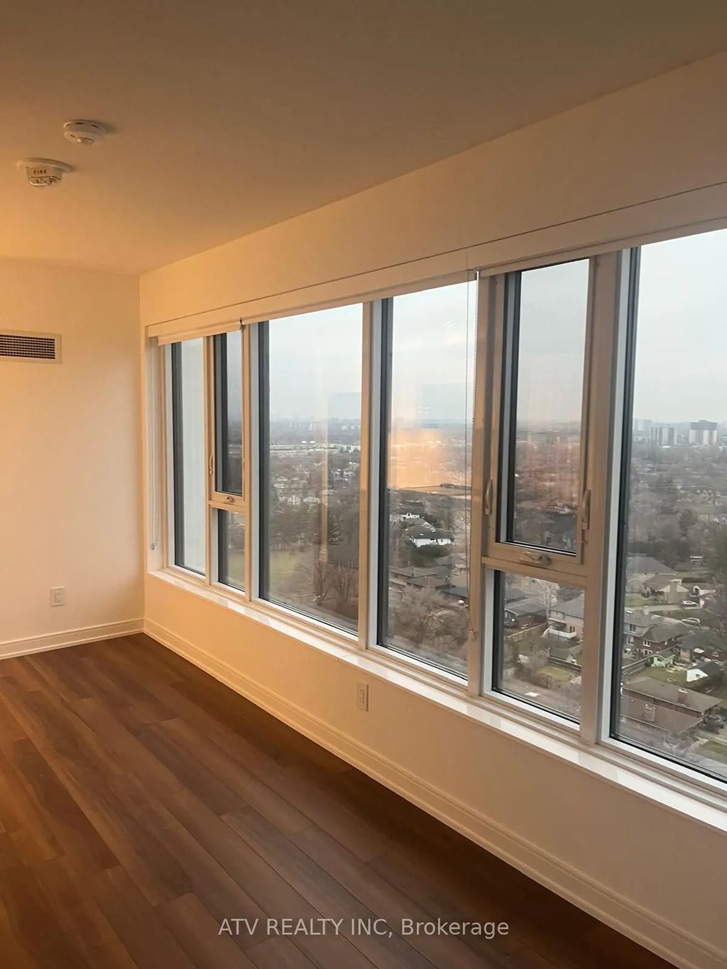 30 Samuel Wood Way 1804, Toronto W08