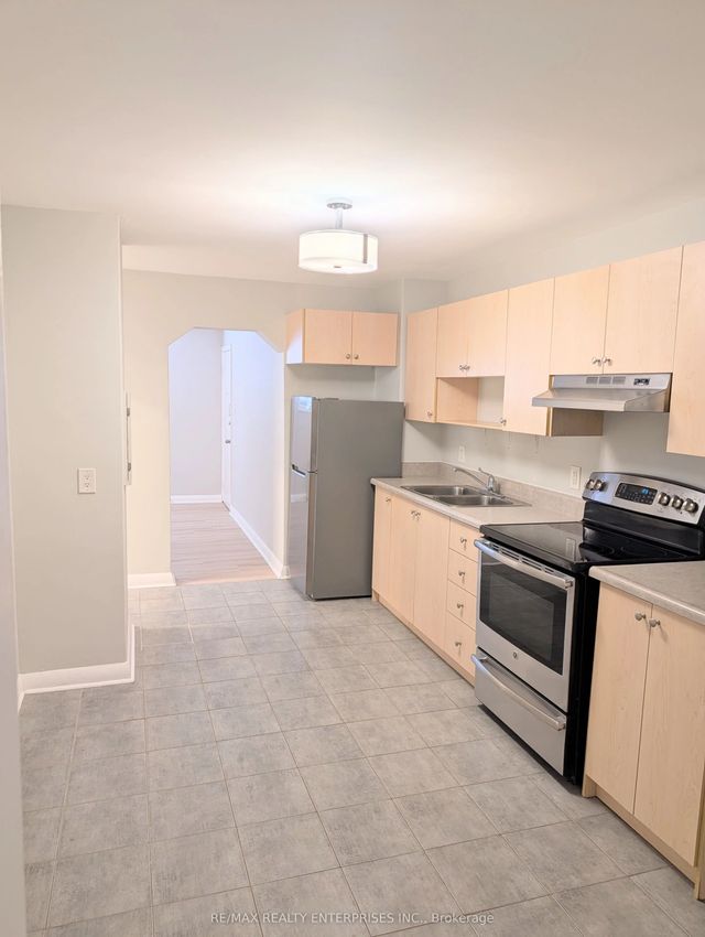 22 Peter Street S Apt 1, Mississauga