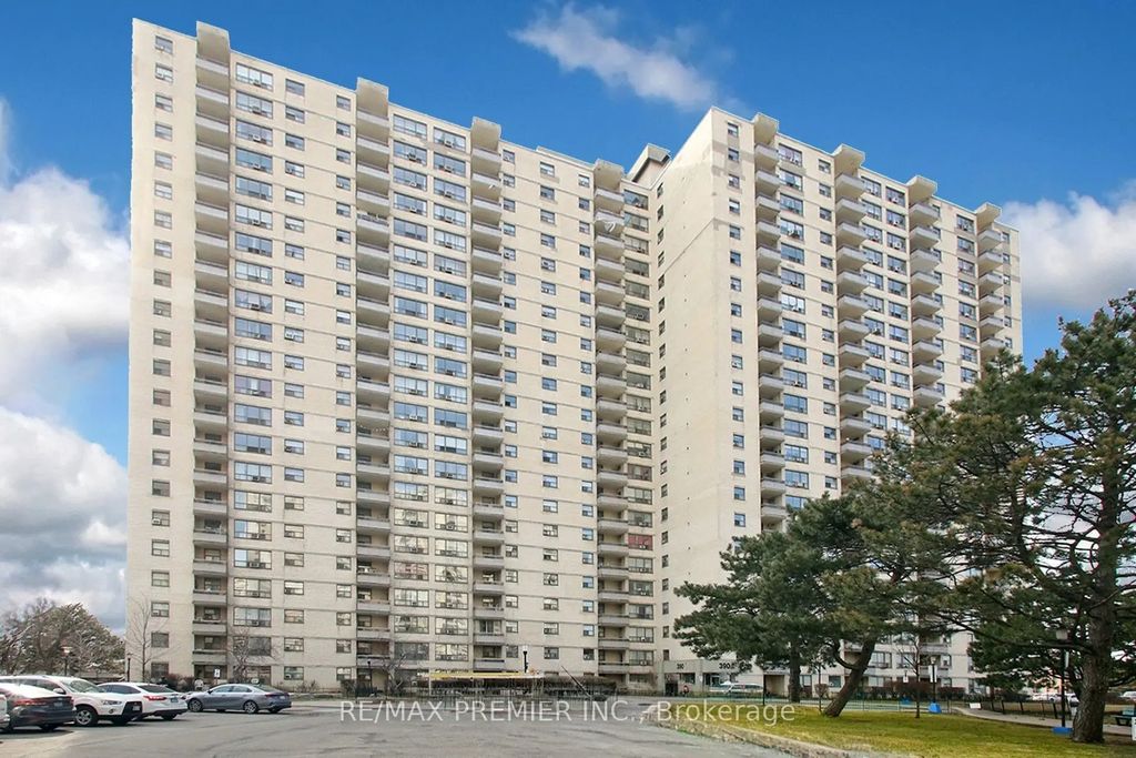 390 Dixon Road 1909, Toronto W09