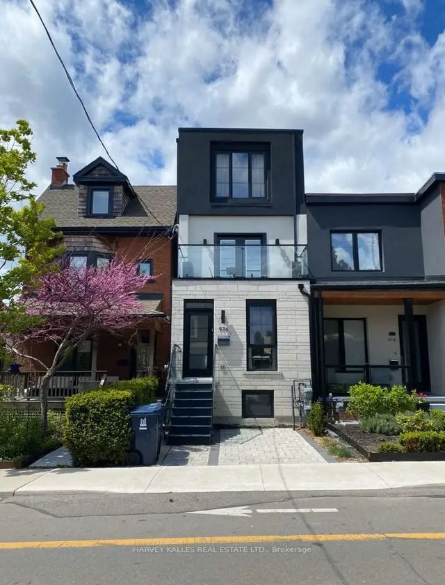 976 Shaw Street 1, Toronto W02