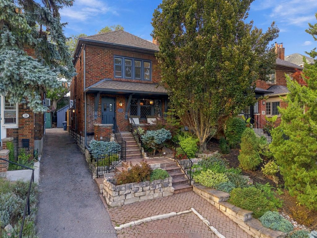 26 Larkin Avenue, Toronto W01