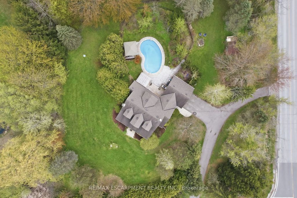 2000 15th Side Road, Milton