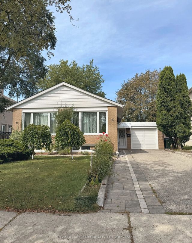 24 Sabine Road, Toronto W08