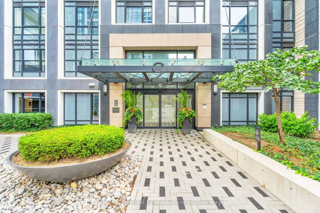 9 Mabelle Avenue 324, Toronto W08