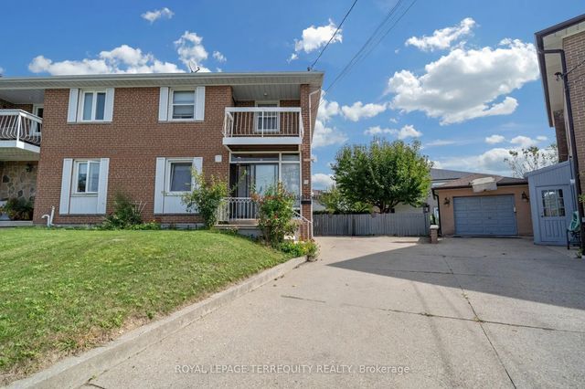 11 Dixiana Court, Toronto W05