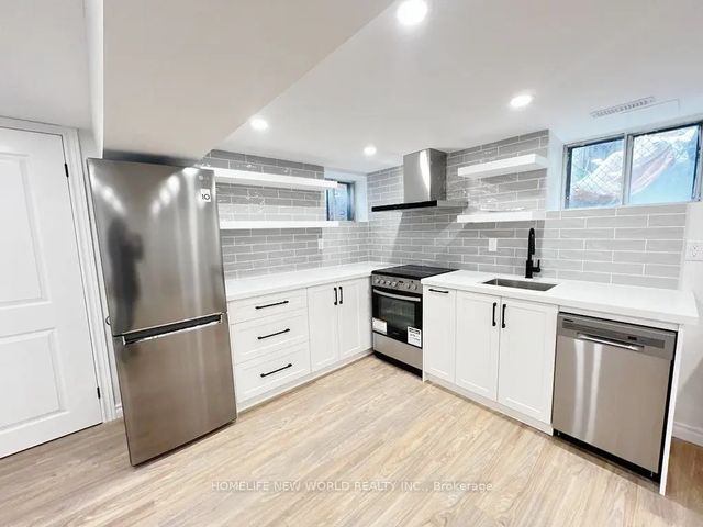 3 Roblocke Avenue Lower, Toronto W02