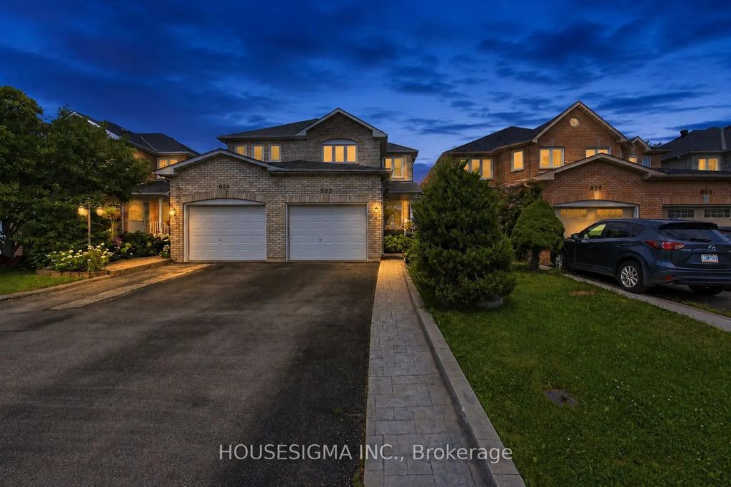 902 Applecroft Circle, Mississauga