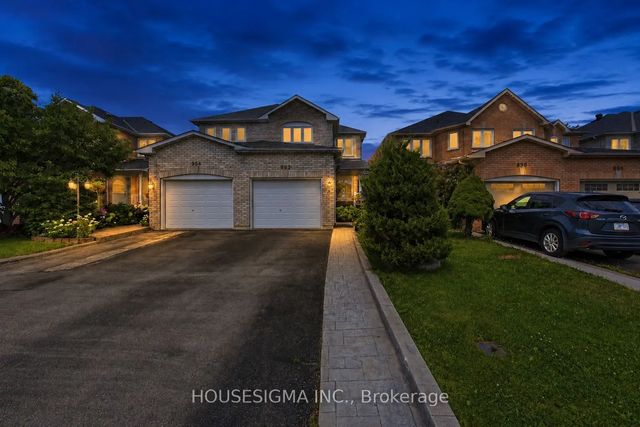 902 Applecroft Circle, Mississauga