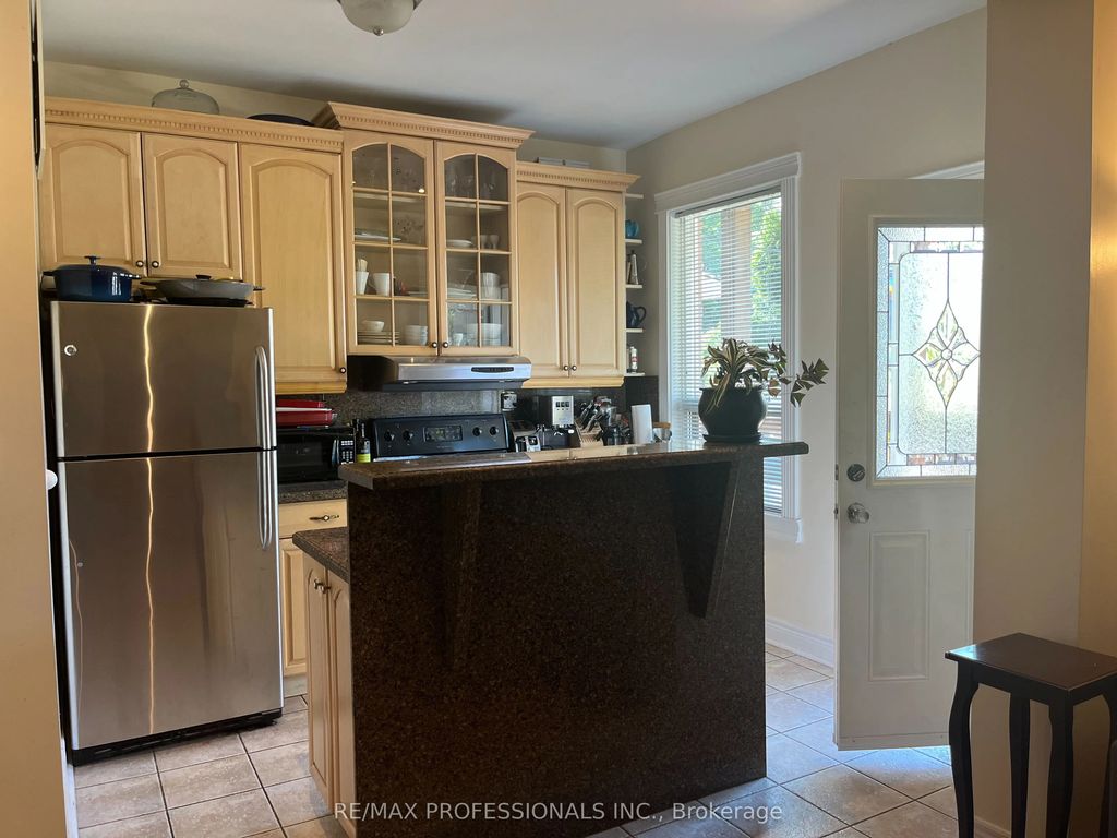 282 Keele Street Main, Toronto W02