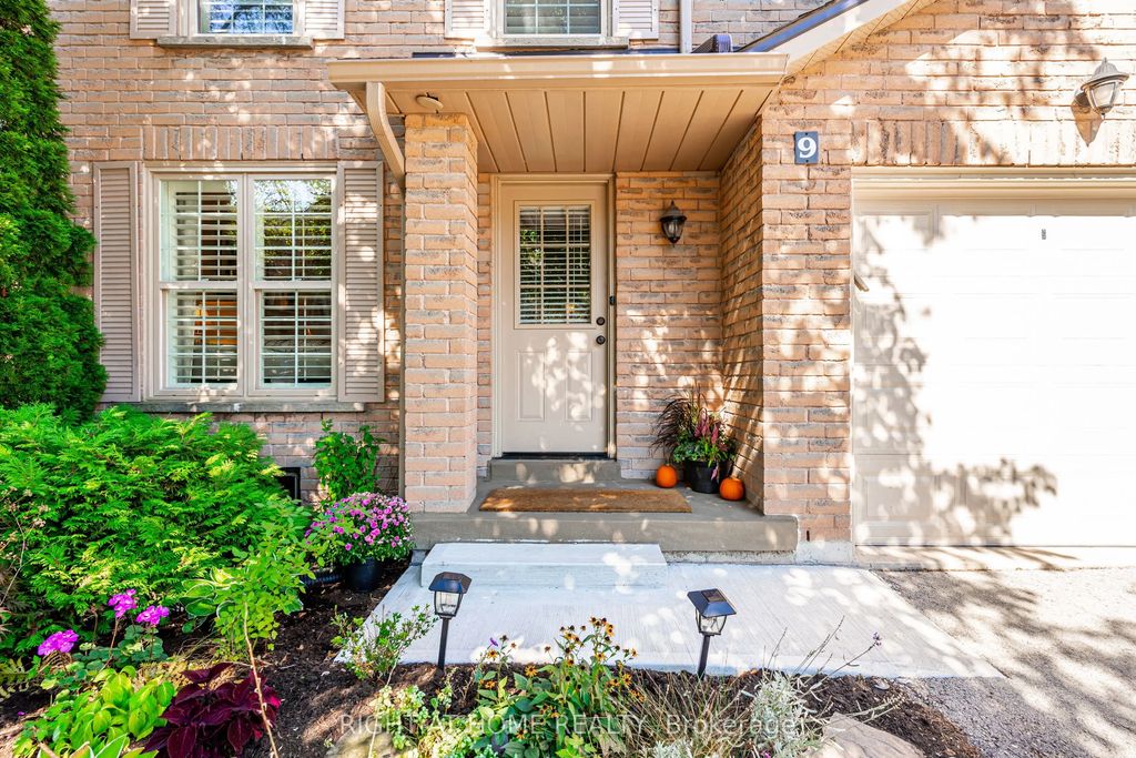 2272 Mowat Avenue 9, Oakville