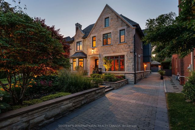 50 Queen Marys Drive, Toronto W08