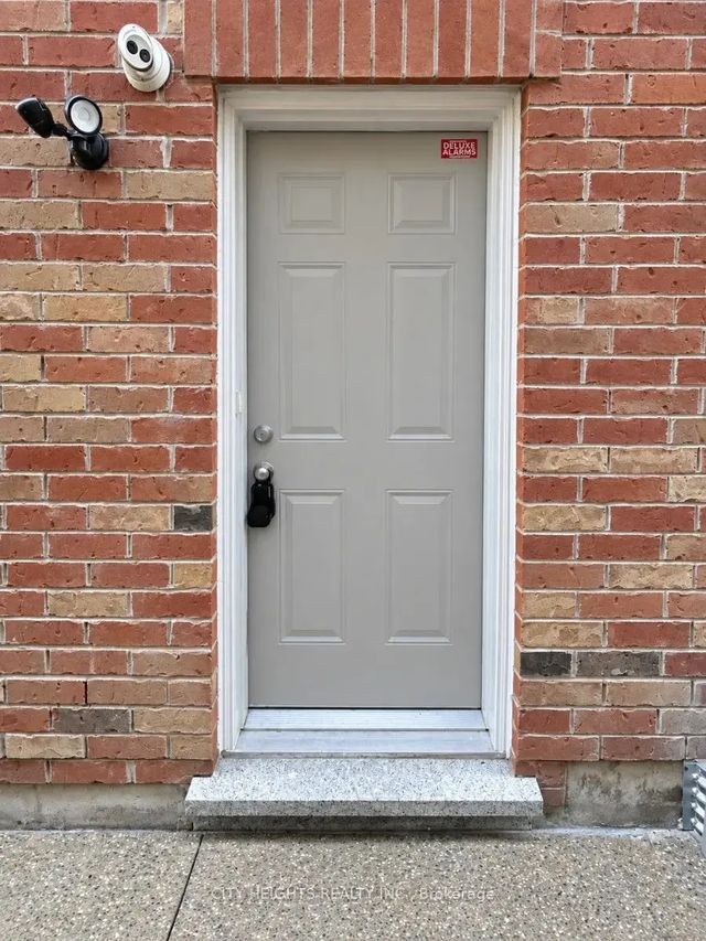 44 Victoriaville Road Lower, Brampton