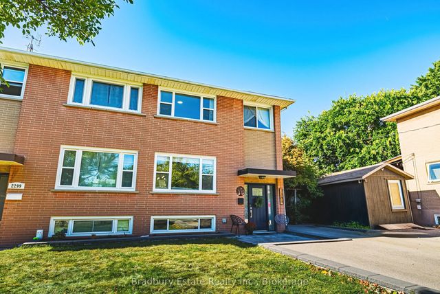 2301 Barclay Road, Burlington