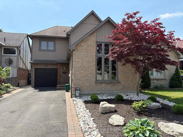 19 Elmbrook Crescent Lower, Toronto W08