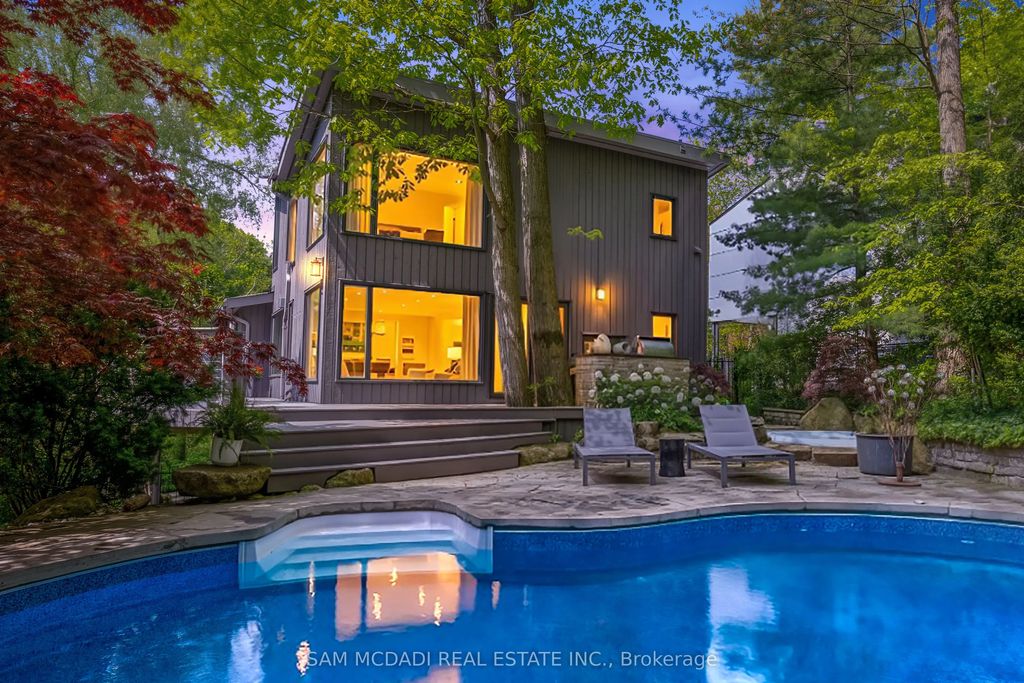 1273 Queen Victoria Avenue, Mississauga
