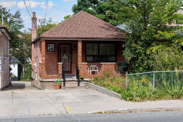 16 Rochdale Avenue, Toronto W03
