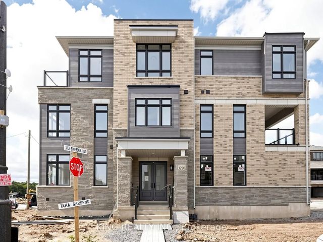 3290 Taha Garden, Oakville
