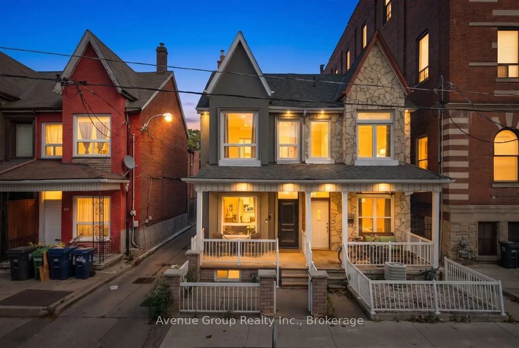 811 Dovercourt Road, Toronto W02