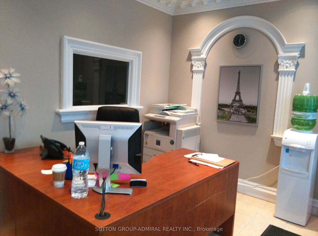 2355 Derry Road E 8, Mississauga