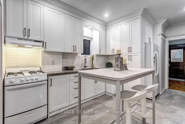 25 Temple Avenue, Toronto W01