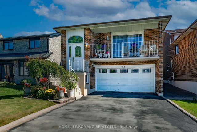 915 Lovingston Crescent, Mississauga
