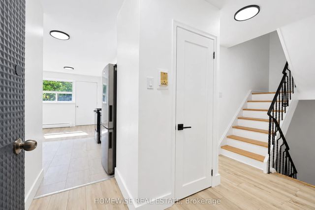 35 Swordbill Drive 22, Toronto W08