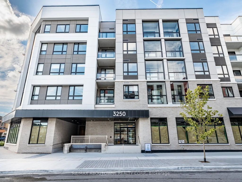 3250 Carding Mill Trail 308, Oakville