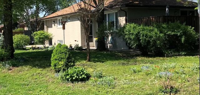 23 Bentley Drive, Toronto W07