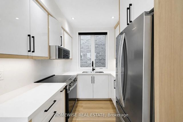 159 Locksley Avenue 4, Toronto W04