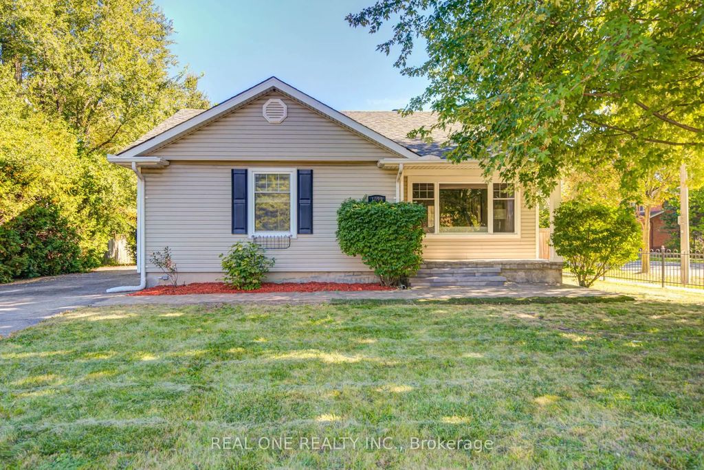 1099 Kent Avenue, Oakville