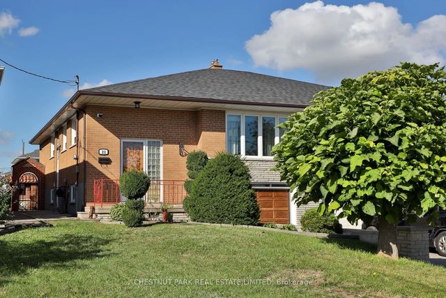 28 Charrington Crescent, Toronto W05