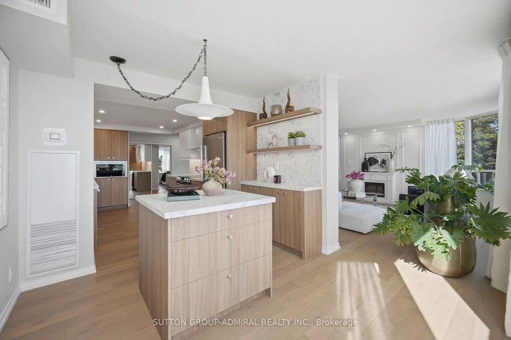 1 Aberfoyle Crescent 411, Toronto W08