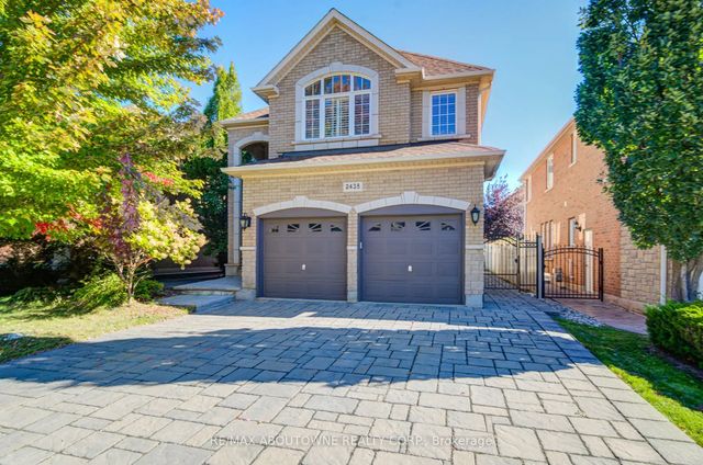 2435 Hertfordshire Way, Oakville