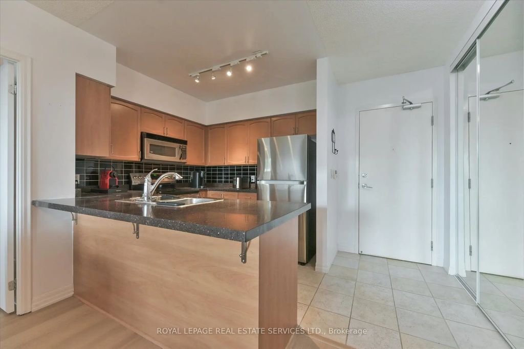 38 Fontenay Court 305, Toronto W08