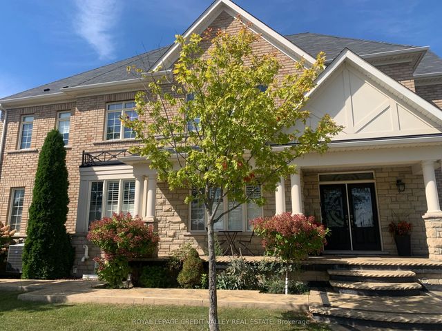 4 Bonnie Braes Drive, Brampton