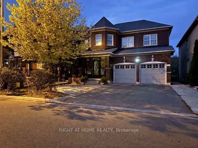 472 Nairn Circle Lower, Milton