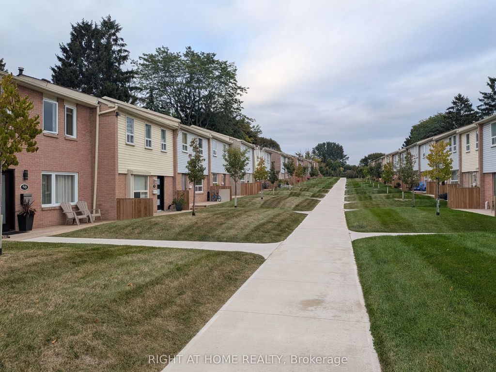 1055 Shawnmarr Road 53, Mississauga