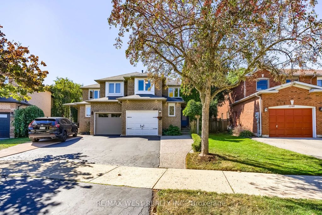 1246 Old Oak Drive, Oakville