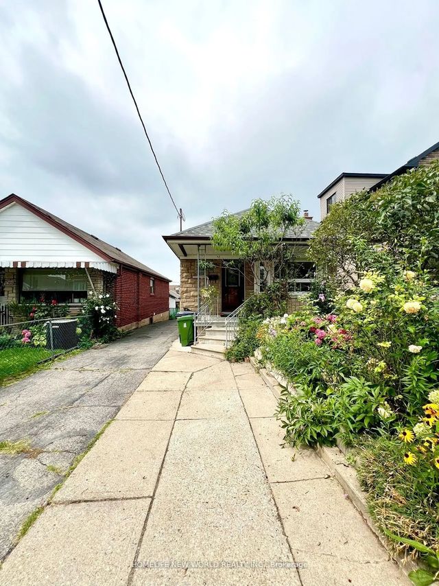 354 Kane Avenue Main, Toronto W03