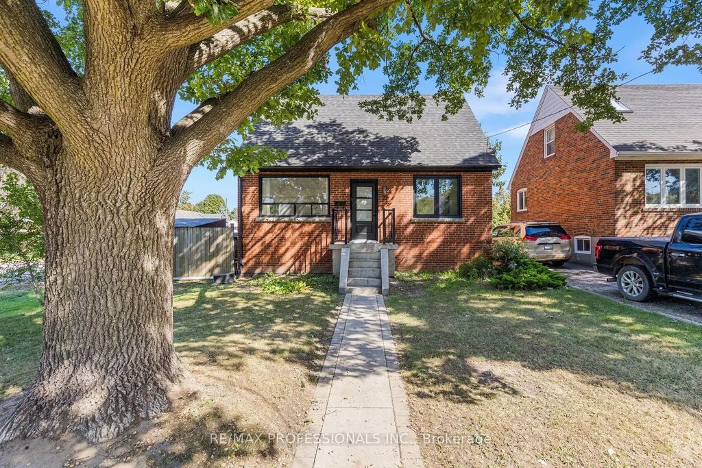 27 Brawley Avenue, Toronto W08