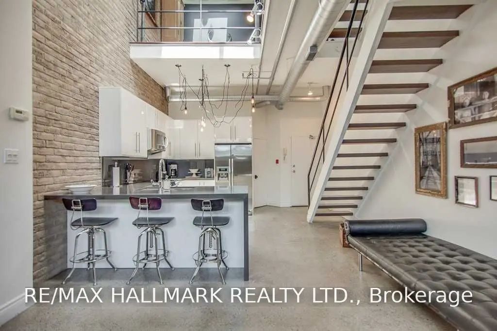 6 Bartlett Avenue 7, Toronto W02