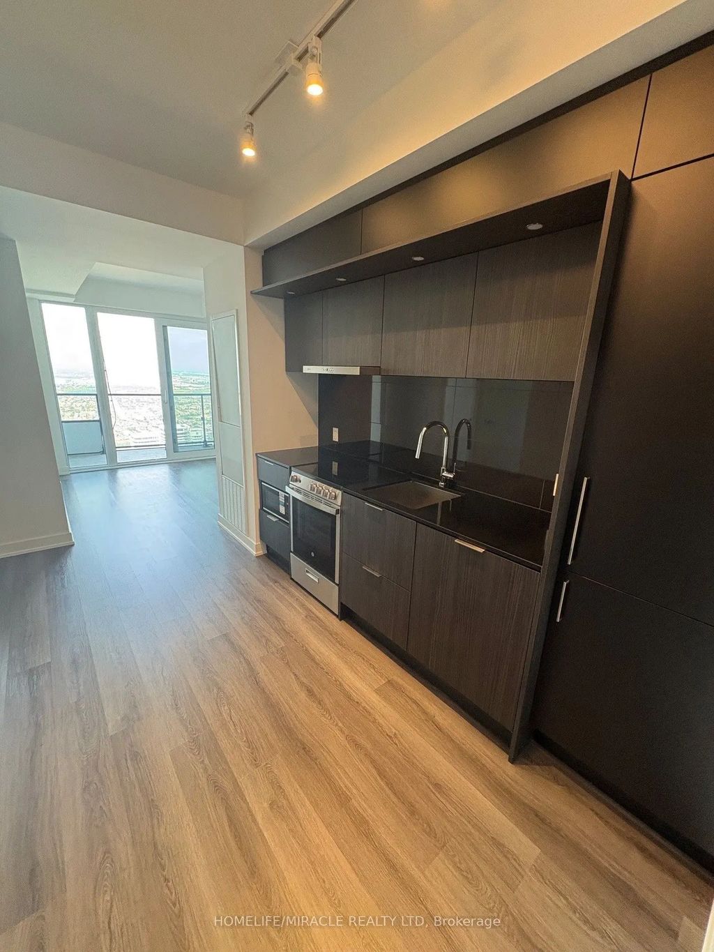 448 Burnhamthorpe Road W 6803, Mississauga