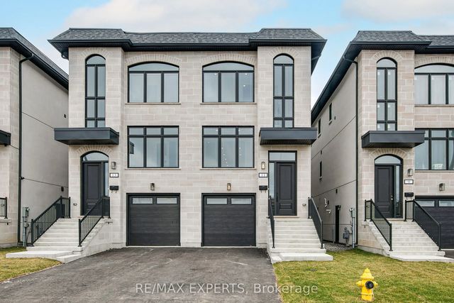 11 St Gaspar Court, Toronto W05