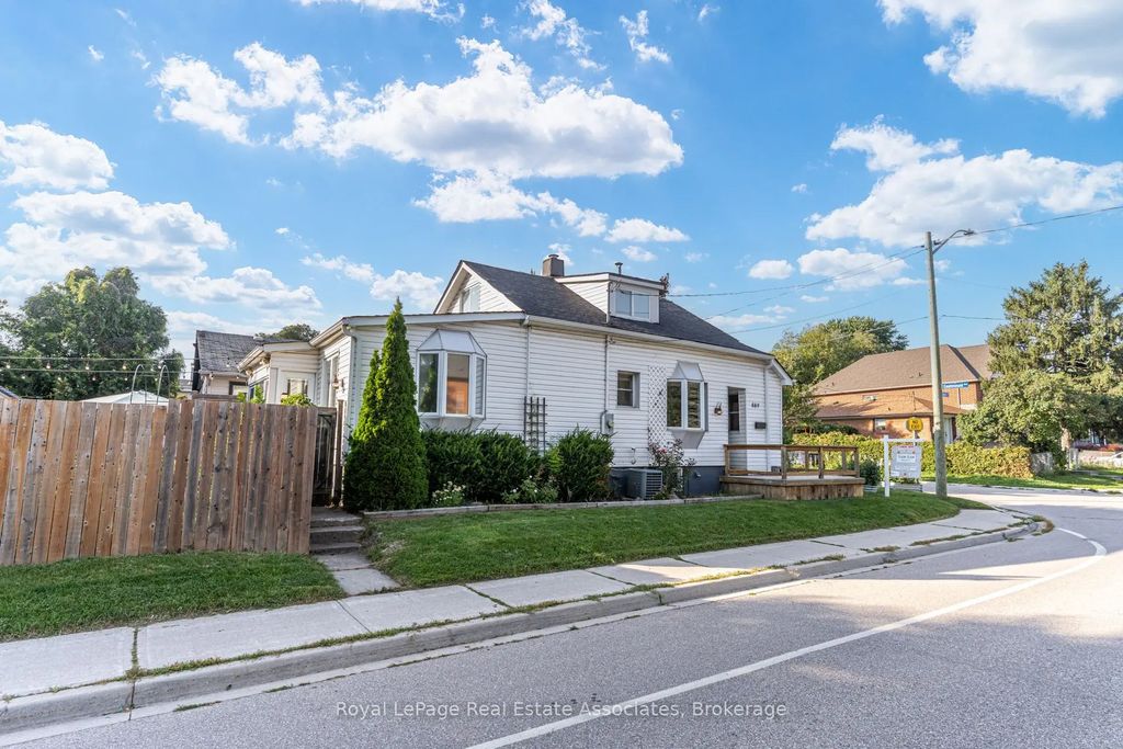 889 Third Street, Mississauga