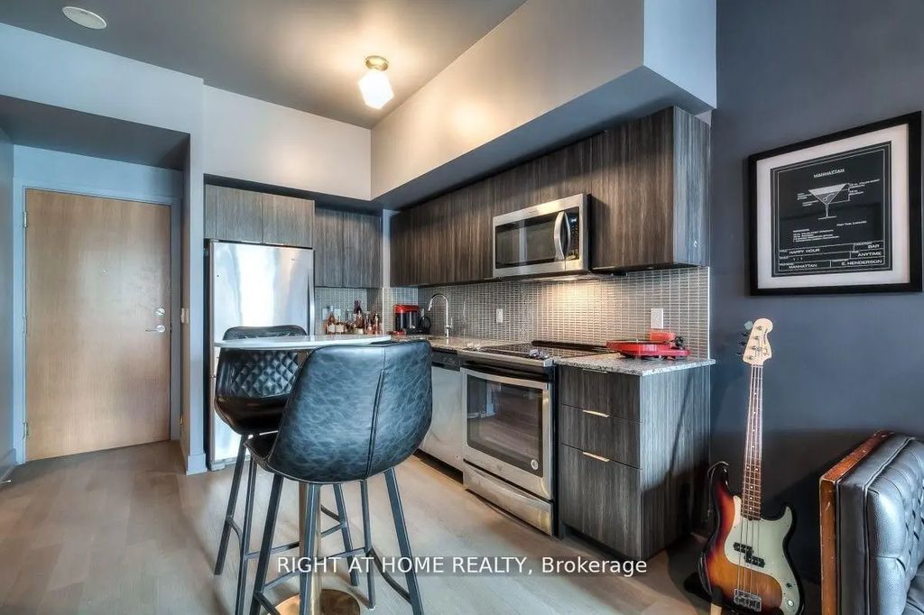 30 Shore Breeze Drive 540, Toronto W06
