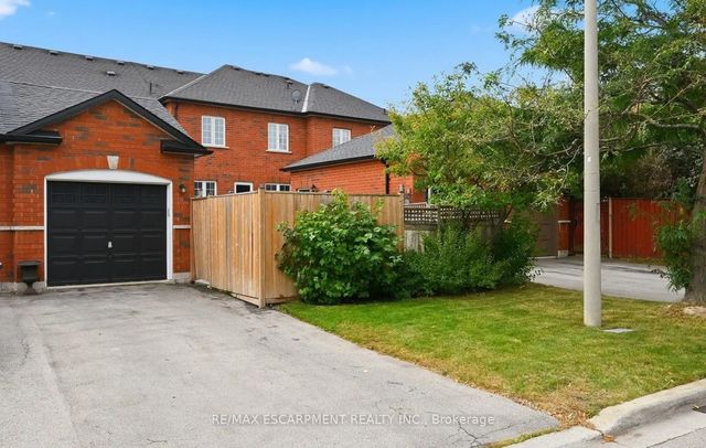 5035 Corporate Drive, Burlington