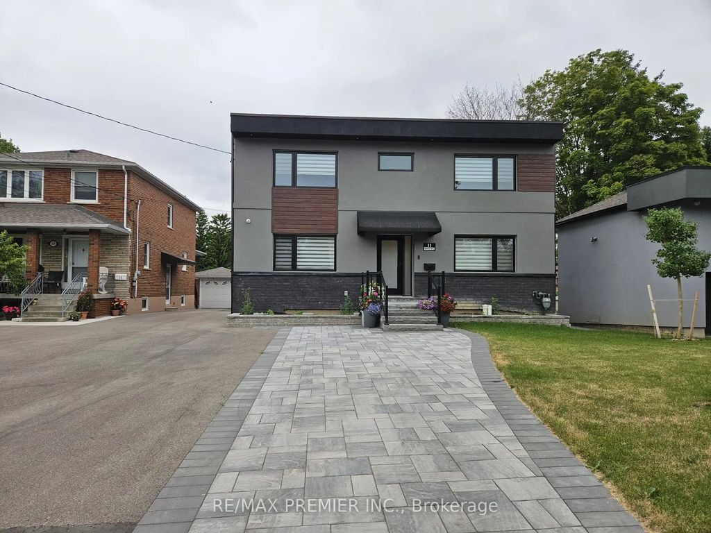 11 Edison Circle, Toronto W04
