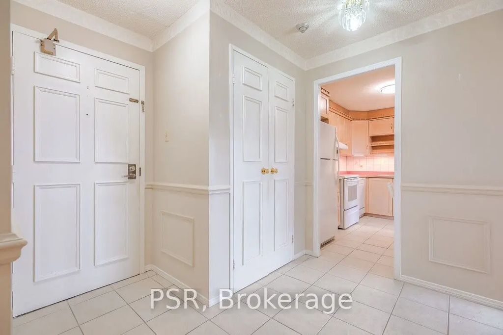 3695 Kaneff Crescent 612, Mississauga
