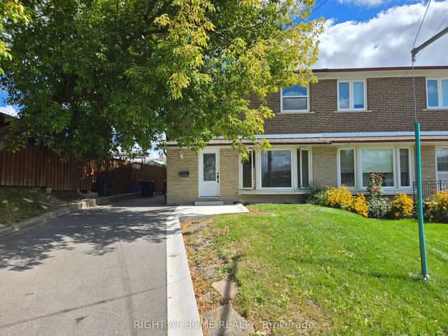 13 Faulkner Crescent, Toronto W05